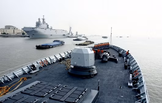 Biên đội tàu đổ bộ Pháp thăm Trung Quốc và tiến hành diễn tập tiếp tế với tàu hộ vệ Chu Sơn Type 054A, Hạm đội Đông Hải, Hải quân Trung Quốc Biên đội tàu đổ bộ Pháp thăm Trung Quốc và tiến hành diễn tập tiếp tế với tàu hộ vệ Chu Sơn Type 054A, Hạm đội Đông Hải, Hải quân Trung Quốc