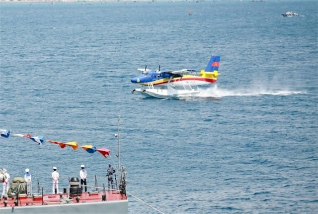 Thủy phi cơ DCH-6 của Hải quân Việt Nam