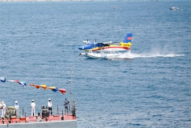 Thủy phi cơ DCH-6 của Hải quân Việt Nam