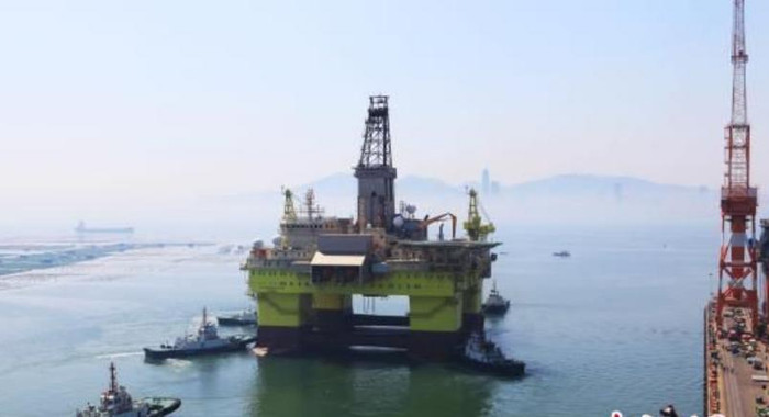 Trung Quốc đang cho giàn khoan nước sâu thứ hai tên là Hưng Vượng xuống Biển Đông Trung Quốc đang cho giàn khoan nước sâu thứ hai tên là Hưng Vượng xuống Biển Đông