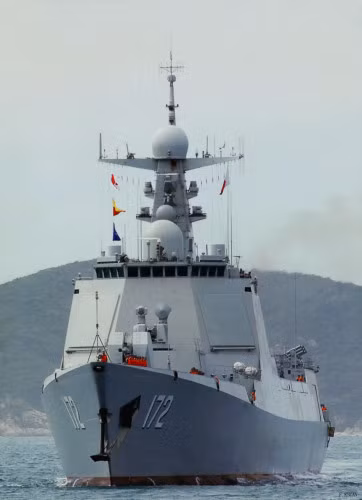 Tàu khu trục tên lửa Côn Minh số hiệu 172 Type 052D, Hạm đội Nam Hải, Hải quân Trung Quốc, triển khai ở Biển Đông (nguồn mạng sina)