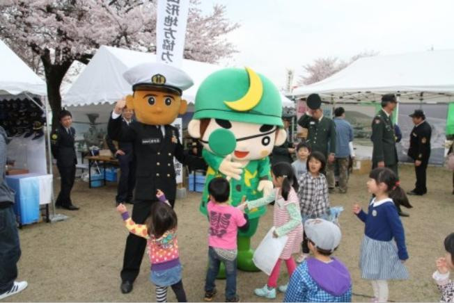 Một đơn vị của Lực lượng Phòng vệ Mặt đất duyệt binh vào ngày 19 tháng 4 năm 2015 (nguồn mạng sina Trung Quốc)