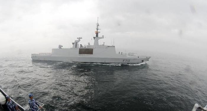 Biên đội tàu đổ bộ Pháp thăm Trung Quốc và tiến hành diễn tập tiếp tế với tàu hộ vệ Chu Sơn Type 054A, Hạm đội Đông Hải, Hải quân Trung Quốc Biên đội tàu đổ bộ Pháp thăm Trung Quốc và tiến hành diễn tập tiếp tế với tàu hộ vệ Chu Sơn Type 054A, Hạm đội Đông Hải, Hải quân Trung Quốc