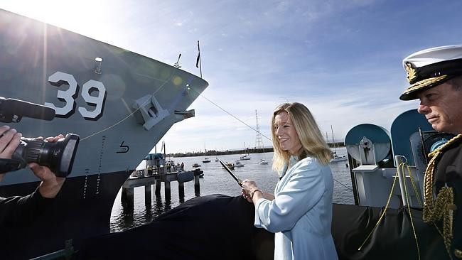 Ngày 23 tháng 5 năm 2015, Australia hạ thủy tàu khu trục phòng không HMAS Hobart Ngày 23 tháng 5 năm 2015, Australia hạ thủy tàu khu trục phòng không HMAS Hobart