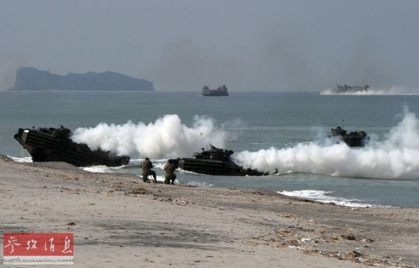 Xe tấn công đổ bộ Mỹ trong một cuộc diễn tập quân sự liên hợp giữa Mỹ-Philippines