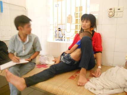 Chị Thảo một trong những công nhân bị ngộc độc vẫn chưa hết hoang mang sau vụ ngộ độc tập thể Chị Thảo một trong những công nhân bị ngộc độc vẫn chưa hết hoang mang sau vụ ngộ độc tập thể