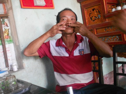 Anh Đào một trong những nạn nhân bị thương trong trận mưa đạn của đám người lạ mặt Anh Đào một trong những nạn nhân bị thương trong trận mưa đạn của đám người lạ mặt