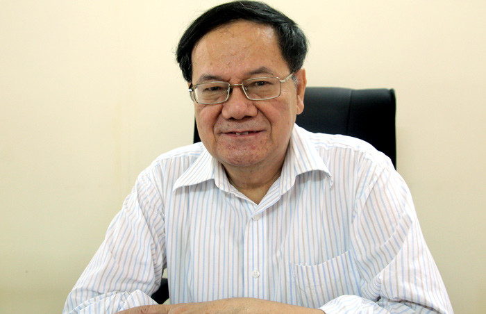 GS. TSKH. Đặng Ứng Vận: Tại sao không đặt các trường công, trường trọng điểm vào một thách thức tương tự, tức là các trường quốc gia, trường vùng, trường trọng điểm không được lấy quá 15% số thí sinh có điểm cao nhất, các trường công không được lấy quá 30% thí sinh có điểm cao nhất, và dành 15% từ điểm sàn trở lên cho các trường mới thành lập? Ảnh Xuân Trung GS. TSKH. Đặng Ứng Vận: Tại sao không đặt các trường công, trường trọng điểm vào một thách thức tương tự, tức là các trường quốc gia, trường vùng, trường trọng điểm không được lấy quá 15% số thí sinh có điểm cao nhất, các trường công không được lấy quá 30% thí sinh có điểm cao nhất, và dành 15% từ điểm sàn trở lên cho các trường mới thành lập? Ảnh Xuân Trung