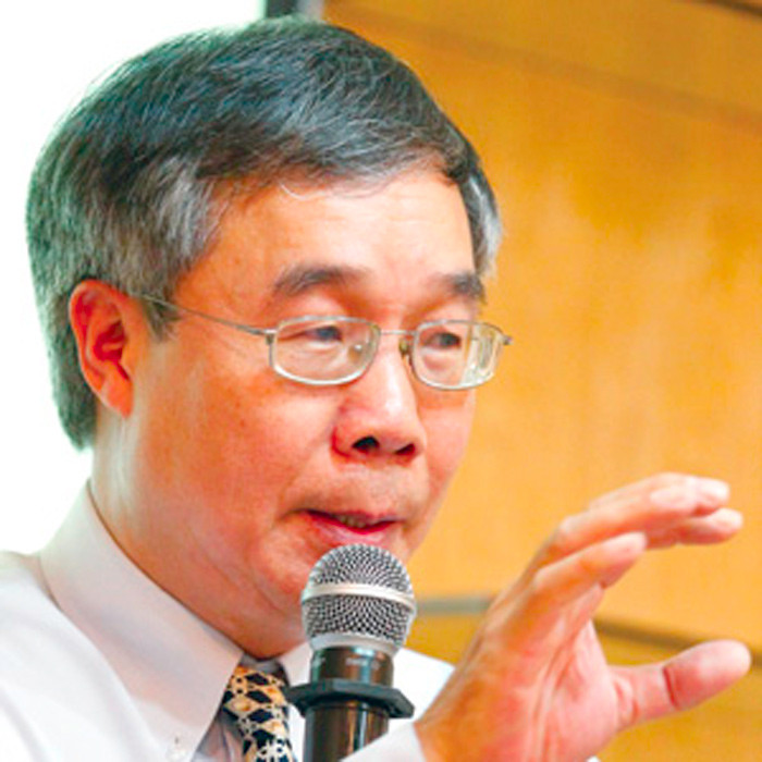 Ông Trần Đức Cảnh từng có nhiều năm gắn bó với công tác giáo dục tại nước ngoài.