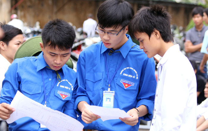 Dứt khoát thời gian tới sẽ đổi mới khâu kiểm tra, đánh giá học sinh, và những hình ảnh của các đợt thi đại học như thế này sẽ trở nên nhẹ nhàng hơn, gọn nhẹ hơn. Ảnh minh họa Xuân Trung Dứt khoát thời gian tới sẽ đổi mới khâu kiểm tra, đánh giá học sinh, và những hình ảnh của các đợt thi đại học như thế này sẽ trở nên nhẹ nhàng hơn, gọn nhẹ hơn. Ảnh minh họa Xuân Trung