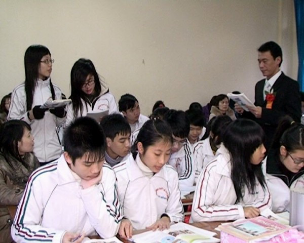 Thay bỏ cách dạy đọc -chép vốn đã tồn tại lâu nay ở các trường. Tiến tới cách học phát hiện và giải quyết vấn đề. Ảnh minh họa Internet