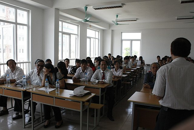 Lãnh đạo nhà trường khẳng định, trường đào tạo không vì mục đích lợi nhuận, chú trọng vào đào tạo con người ra làm được việc. Ảnh Xuân Trung Lãnh đạo nhà trường khẳng định, trường đào tạo không vì mục đích lợi nhuận, chú trọng vào đào tạo con người ra làm được việc. Ảnh Xuân Trung