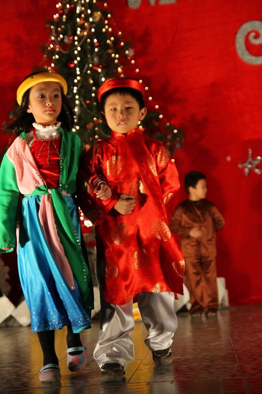 Siêu mẫu nhí trường TH Ngôi sao HN biểu diễn thời trang Noel ảnh 6 Siêu mẫu nhí trường TH Ngôi sao HN biểu diễn thời trang Noel ảnh 6