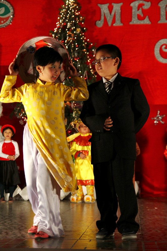 Siêu mẫu nhí trường TH Ngôi sao HN biểu diễn thời trang Noel ảnh 13 Siêu mẫu nhí trường TH Ngôi sao HN biểu diễn thời trang Noel ảnh 13