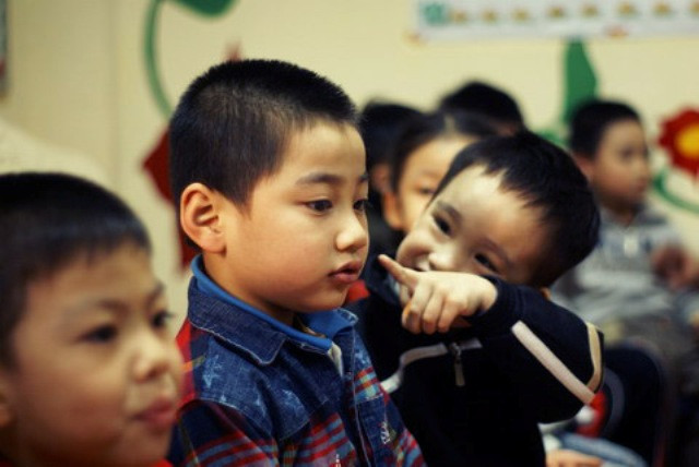 Theo ông Phạm Xuân Tiến, Trưởng phòng GDMN (Sở GD&ĐT HN), cả nước hiện còn rất nhiều trẻ em tự kỷ chưa được khám chữa kịp thời. Ảnh minh họa Đất Việt Theo ông Phạm Xuân Tiến, Trưởng phòng GDMN (Sở GD&ĐT HN), cả nước hiện còn rất nhiều trẻ em tự kỷ chưa được khám chữa kịp thời. Ảnh minh họa Đất Việt