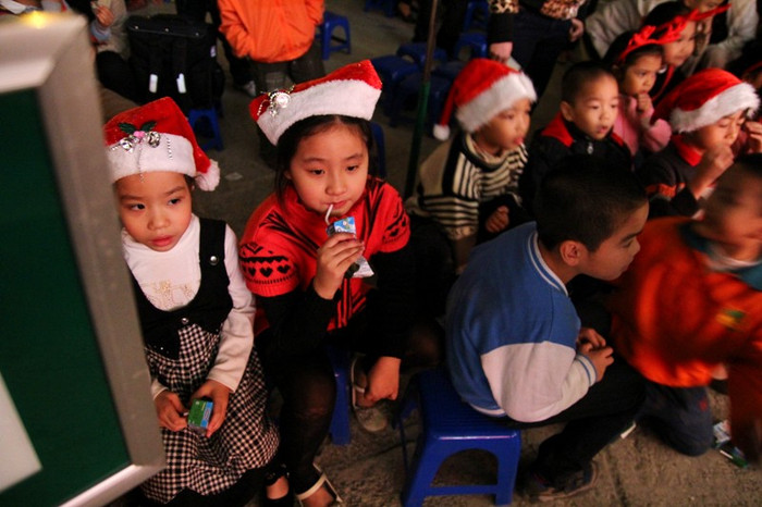 Siêu mẫu nhí trường TH Ngôi sao HN biểu diễn thời trang Noel ảnh 17 Siêu mẫu nhí trường TH Ngôi sao HN biểu diễn thời trang Noel ảnh 17