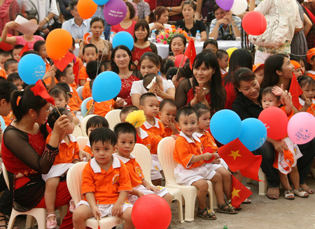 Cơ chế thị trường hiện nay đang ngày một tác động tiêu cực lên nhân cách và đạo đức nhà giáo. Ảnh minh họa Internet