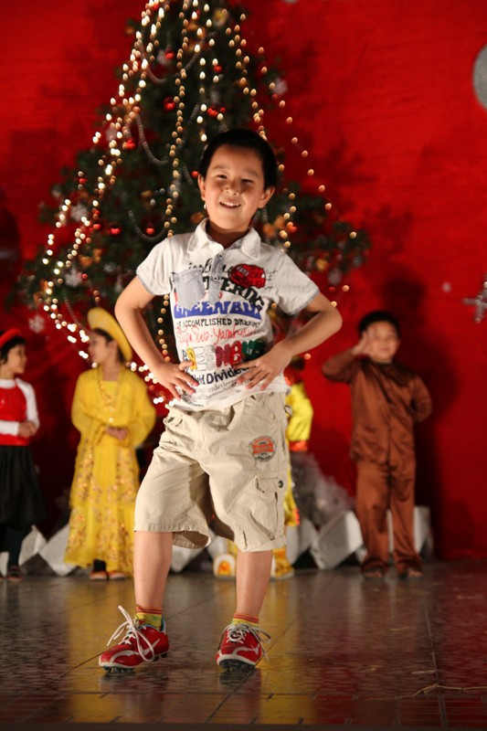 Siêu mẫu nhí trường TH Ngôi sao HN biểu diễn thời trang Noel ảnh 14 Siêu mẫu nhí trường TH Ngôi sao HN biểu diễn thời trang Noel ảnh 14