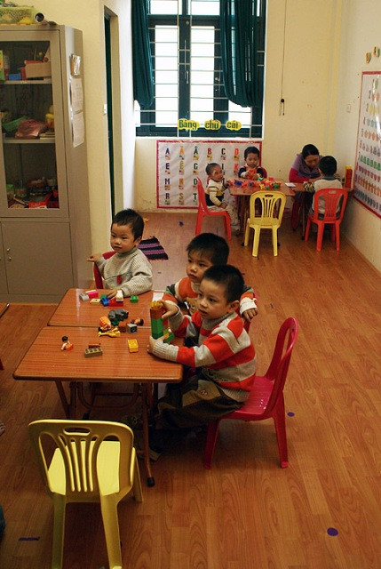 Tạo môi trường hòa nhập cho trẻ tự kỷ, cùng các bạn trong lớp vưi chơi, học tập. Ảnh minh họa Đất Việt Tạo môi trường hòa nhập cho trẻ tự kỷ, cùng các bạn trong lớp vưi chơi, học tập. Ảnh minh họa Đất Việt