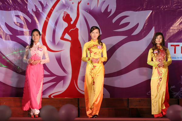 Phần thi trang phục áo dài