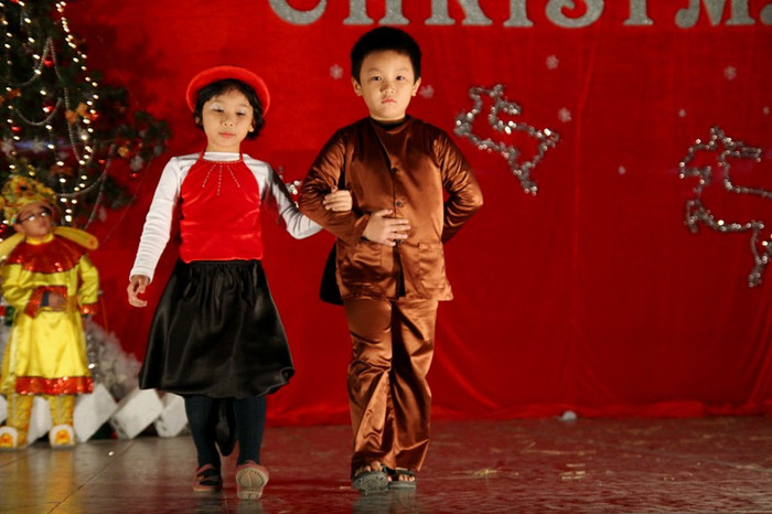 Siêu mẫu nhí trường TH Ngôi sao HN biểu diễn thời trang Noel ảnh 5 Siêu mẫu nhí trường TH Ngôi sao HN biểu diễn thời trang Noel ảnh 5