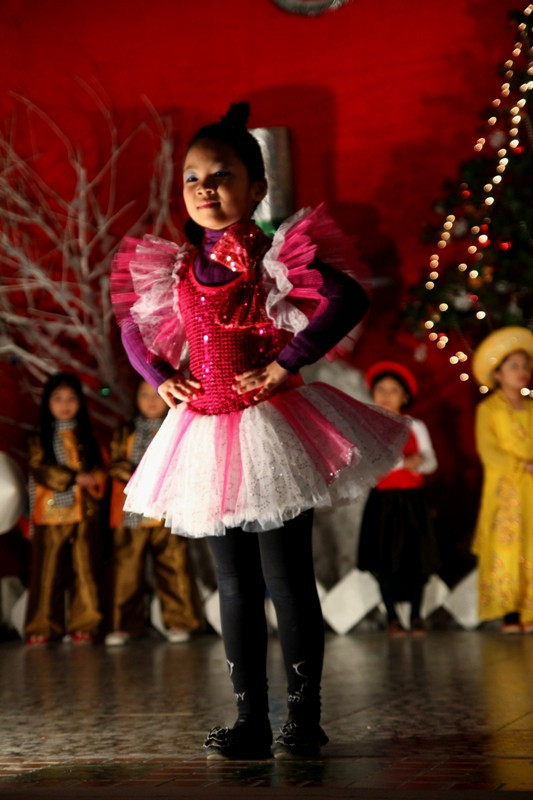 Siêu mẫu nhí trường TH Ngôi sao HN biểu diễn thời trang Noel ảnh 9 Siêu mẫu nhí trường TH Ngôi sao HN biểu diễn thời trang Noel ảnh 9