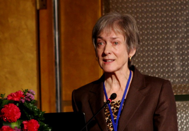 GS Susan Fiksdal (Trường Evergreen State College) cho biết: Đề án Ngoại ngữ 2020 của Việt Nam vẫn phù hợp, tiếng Anh vẫn là ngôn ngữ toàn cầu. Ảnh Xuân Trung