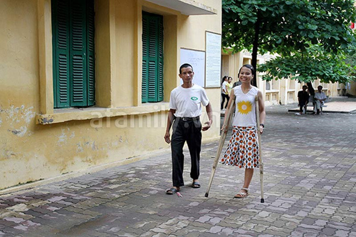 Nguyễn Thị Lệ Thu - Thí sinh quê ở xã Mai Trung, Hiệp Hòa, tỉnh Bắc Giang.Dự thi vào Trường Đại học Kinh tế Kỹ thuật Công nghiệp. Nguyễn Thị Lệ Thu - Thí sinh quê ở xã Mai Trung, Hiệp Hòa, tỉnh Bắc Giang.Dự thi vào Trường Đại học Kinh tế Kỹ thuật Công nghiệp.