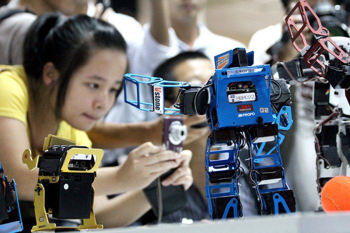 Ghi lại từng chi tiết con Robot Ghi lại từng chi tiết con Robot