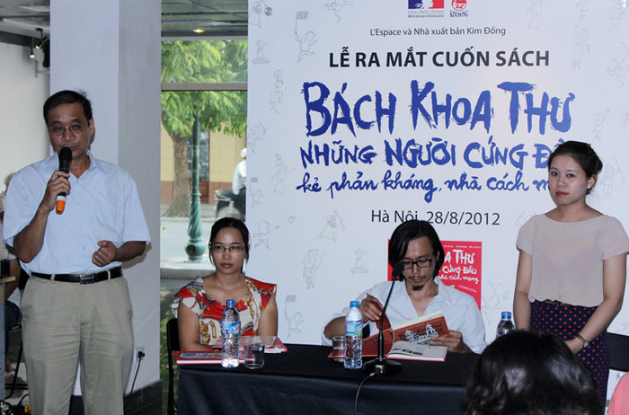 NXB Kim Đồng vừa cho ra mắt cuốn sách “Bách khoa thư những người cứng đầu, kẻ phản kháng, nhà cách mạng”, cuốn sách viết về 25 danh nhân qua những nét khái quát nhất về cuộc đời họ. Mỗi nhân vật tác giả đều tìm đến những điều cốt yếu, điểm đặc biệt đã khiến cho sự nghiệp của họ trở nên vẻ vang, tên tuổi của họ được cả nhân loại kính trọng và ngưỡng mộ Những trò chơi thủa ấu thơ của tuổi học trò (P3) Chùm ảnh: Nữ sinh đẹp rạng ngời ngày khai trường NXB Kim Đồng vừa cho ra mắt cuốn sách “Bách khoa thư những người cứng đầu, kẻ phản kháng, nhà cách mạng”, cuốn sách viết về 25 danh nhân qua những nét khái quát nhất về cuộc đời họ. Mỗi nhân vật tác giả đều tìm đến những điều cốt yếu, điểm đặc biệt đã khiến cho sự nghiệp của họ trở nên vẻ vang, tên tuổi của họ được cả nhân loại kính trọng và ngưỡng mộ Những trò chơi thủa ấu thơ của tuổi học trò (P3) Chùm ảnh: Nữ sinh đẹp rạng ngời ngày khai trường