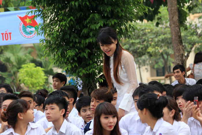 Chùm ảnh:Thầy trò dâng hương tưởng nhớ Đinh Tiên Hoàng ngày khai giảng Chùm ảnh: Những trò chơi thuở ấu thơ của học trò (P1) >>Hotgirl Hà Lade được dạy thế nào để tránh xa ngôn ngữ bẩn? Chùm ảnh:Thầy trò dâng hương tưởng nhớ Đinh Tiên Hoàng ngày khai giảng Chùm ảnh: Những trò chơi thuở ấu thơ của học trò (P1) >>Hotgirl Hà Lade được dạy thế nào để tránh xa ngôn ngữ bẩn?