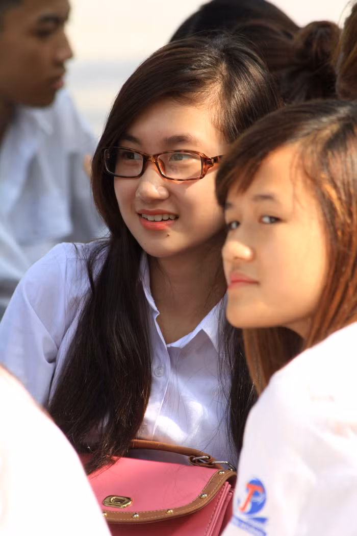 Chùm ảnh:Thầy trò dâng hương tưởng nhớ Đinh Tiên Hoàng ngày khai giảng Chùm ảnh: Những trò chơi thuở ấu thơ của học trò (P1) >>Hotgirl Hà Lade được dạy thế nào để tránh xa ngôn ngữ bẩn? >> Hoa khôi các trường Đại học, Cao đẳng