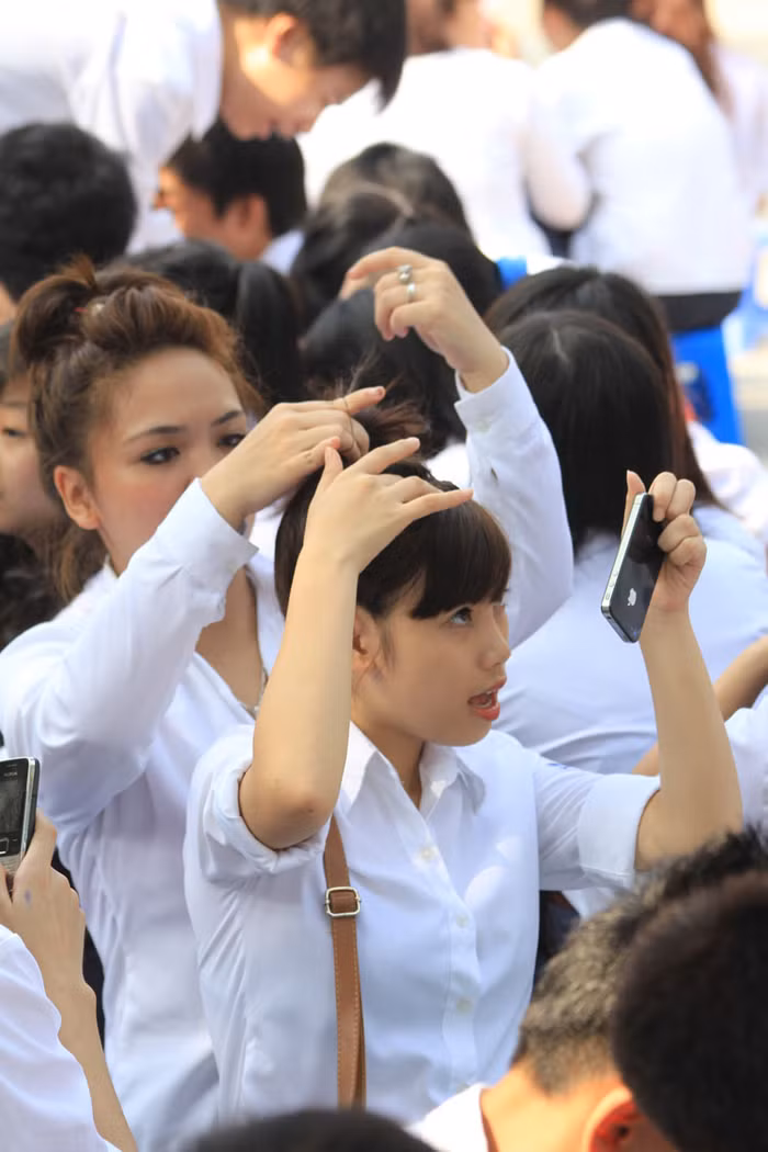 Chùm ảnh:Thầy trò dâng hương tưởng nhớ Đinh Tiên Hoàng ngày khai giảng Chùm ảnh: Những trò chơi thuở ấu thơ của học trò (P1) >>Hotgirl Hà Lade được dạy thế nào để tránh xa ngôn ngữ bẩn? >> Hoa khôi các trường Đại học, Cao đẳng