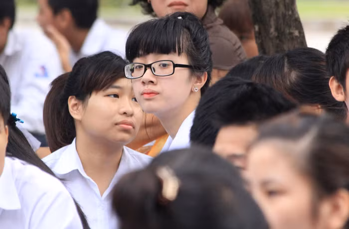 Nữ sinh xinh xắn trong ngày khai trường. Chùm ảnh:Thầy trò dâng hương tưởng nhớ Đinh Tiên Hoàng ngày khai giảng Chùm ảnh: Những trò chơi thuở ấu thơ của học trò (P1) >>Hotgirl Hà Lade được dạy thế nào để tránh xa ngôn ngữ bẩn? >> Hoa khôi các trường Đại học, Cao đẳng