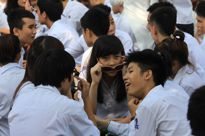 Chùm ảnh:Thầy trò dâng hương tưởng nhớ Đinh Tiên Hoàng ngày khai giảng Chùm ảnh: Những trò chơi thuở ấu thơ của học trò (P1) >>Hotgirl Hà Lade được dạy thế nào để tránh xa ngôn ngữ bẩn? Chùm ảnh:Thầy trò dâng hương tưởng nhớ Đinh Tiên Hoàng ngày khai giảng Chùm ảnh: Những trò chơi thuở ấu thơ của học trò (P1) >>Hotgirl Hà Lade được dạy thế nào để tránh xa ngôn ngữ bẩn?