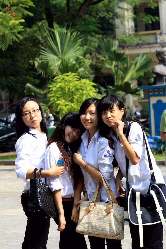 Chùm ảnh:Thầy trò dâng hương tưởng nhớ Đinh Tiên Hoàng ngày khai giảng Chùm ảnh: Những trò chơi thuở ấu thơ của học trò (P1) >> Hoa khôi các trường Đại học, Cao đẳng >>Hotgirl Hà Lade được dạy thế nào để tránh xa ngôn ngữ bẩn?