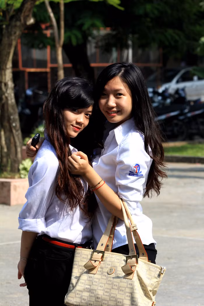 Làm dáng Chùm ảnh:Thầy trò dâng hương tưởng nhớ Đinh Tiên Hoàng ngày khai giảng Chùm ảnh: Những trò chơi thuở ấu thơ của học trò (P1) >> Hoa khôi các trường Đại học, Cao đẳng >>Hotgirl Hà Lade được dạy thế nào để tránh xa ngôn ngữ bẩn?