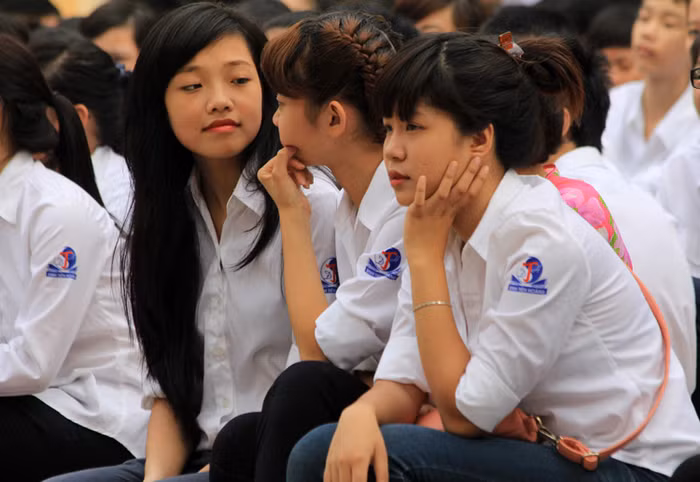 Chùm ảnh:Thầy trò dâng hương tưởng nhớ Đinh Tiên Hoàng ngày khai giảng Chùm ảnh: Những trò chơi thuở ấu thơ của học trò (P1) >>Hotgirl Hà Lade được dạy thế nào để tránh xa ngôn ngữ bẩn?