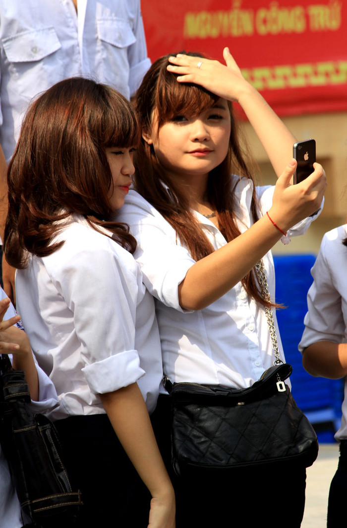 Tự ghi lại những khoảng khắc đầu năm học bằng điện thoại đắt tiền. Chùm ảnh:Thầy trò dâng hương tưởng nhớ Đinh Tiên Hoàng ngày khai giảng Chùm ảnh: Những trò chơi thuở ấu thơ của học trò (P1) >>Hotgirl Hà Lade được dạy thế nào để tránh xa ngôn ngữ bẩn? Tự ghi lại những khoảng khắc đầu năm học bằng điện thoại đắt tiền. Chùm ảnh:Thầy trò dâng hương tưởng nhớ Đinh Tiên Hoàng ngày khai giảng Chùm ảnh: Những trò chơi thuở ấu thơ của học trò (P1) >>Hotgirl Hà Lade được dạy thế nào để tránh xa ngôn ngữ bẩn?