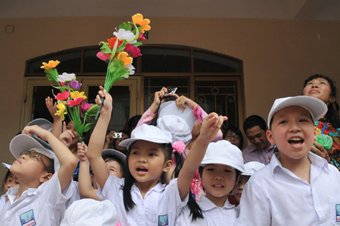 Là ngày đầu tiên đến trường nhưng các bé đều tỏ ra như quen đã lâu. Là ngày đầu tiên đến trường nhưng các bé đều tỏ ra như quen đã lâu.