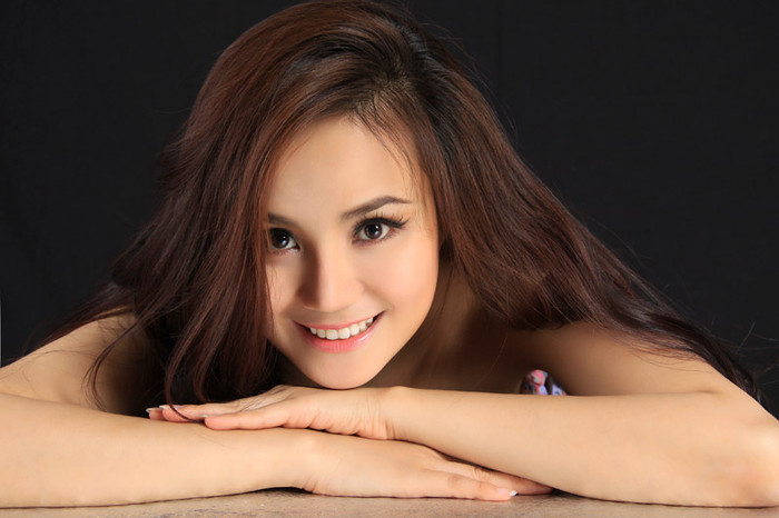 Nữ ca sĩ Vy Oanh sở hữu đôi mắt sáng trong như hồ thu Nữ ca sĩ Vy Oanh sở hữu đôi mắt sáng trong như hồ thu
