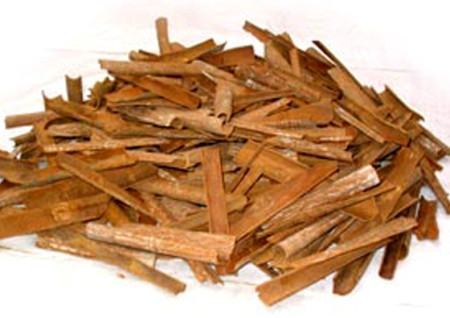 Quế: Có thể dùng quế khô đun sắc lấy nước để tắm và vệ sinh vùng nách. Xem thêm: Ăn những thực phẩm này, coi chừng bị "tẩy chay" vì... hôi miệng