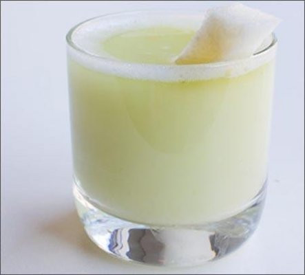 Nước củ cải: Dùng nước củ cải, thêm một vài giọt glycerin và dùng để bôi vào nách. Xem thêm: Ăn những thực phẩm này, coi chừng bị "tẩy chay" vì... hôi miệng