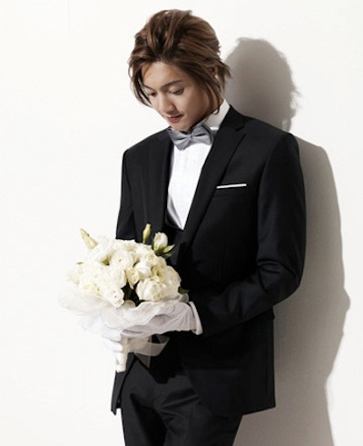 Tóc dài vuốt ngược ra sau và để đuôi gà của Kim Huyn Joong.(Ảnh:K14) Xem thêm:Vẻ lãng tử dễ "hạ gục" phái đẹp của mỹ nam Hàn Tóc dài vuốt ngược ra sau và để đuôi gà của Kim Huyn Joong.(Ảnh:K14) Xem thêm:Vẻ lãng tử dễ "hạ gục" phái đẹp của mỹ nam Hàn