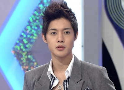 Một phong cách đầy cá tính với kiểu tóc dựng, vuốt keo của Kim Huyn Joong.(Ảnh:BB) Xem thêm:Vẻ lãng tử dễ "hạ gục" phái đẹp của mỹ nam Hàn Một phong cách đầy cá tính với kiểu tóc dựng, vuốt keo của Kim Huyn Joong.(Ảnh:BB) Xem thêm:Vẻ lãng tử dễ "hạ gục" phái đẹp của mỹ nam Hàn