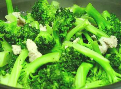 Súp lơ xanh chứa nhiều chất xơ. Súp lơ xanh chứa nhiều chất xơ.