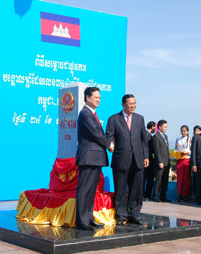 Thủ tướng Chính phủ nước CHXHCN Việt Nam, Nguyễn Tấn Dũng và Thủ tướng Chính phủ Vương quốc Campuchia, Xăm đéc Hun-xen tại Lễ khánh thành cột mốc 314