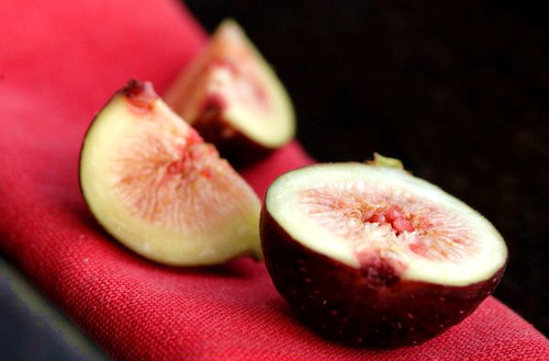 Quả sung cắt lát nấu với nước pha đường phèn để uống, ngậm nuốt dần; Sung muối, dầm đường, ngậm, pha nước đường uống; Sung ngâm với mật ong, lấy nước sung để ngậm; Nấu cháo với sung ăn sáng rất tốt. Xem thêm: 26 loại thực phẩm giúp bạn ‘thanh lọc’ cơ thể Quả sung cắt lát nấu với nước pha đường phèn để uống, ngậm nuốt dần; Sung muối, dầm đường, ngậm, pha nước đường uống; Sung ngâm với mật ong, lấy nước sung để ngậm; Nấu cháo với sung ăn sáng rất tốt. Xem thêm: 26 loại thực phẩm giúp bạn ‘thanh lọc’ cơ thể