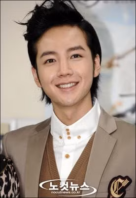 Jang Geun Suk Xem thêm: Biến hóa "đôi mắt ma lực" như Sao Hàn