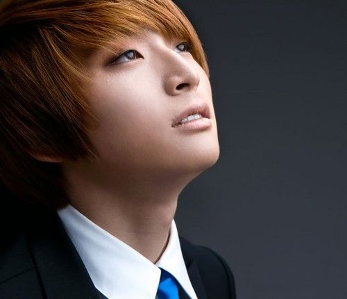 Jinwoon Xem thêm: Biến hóa "đôi mắt ma lực" như Sao Hàn